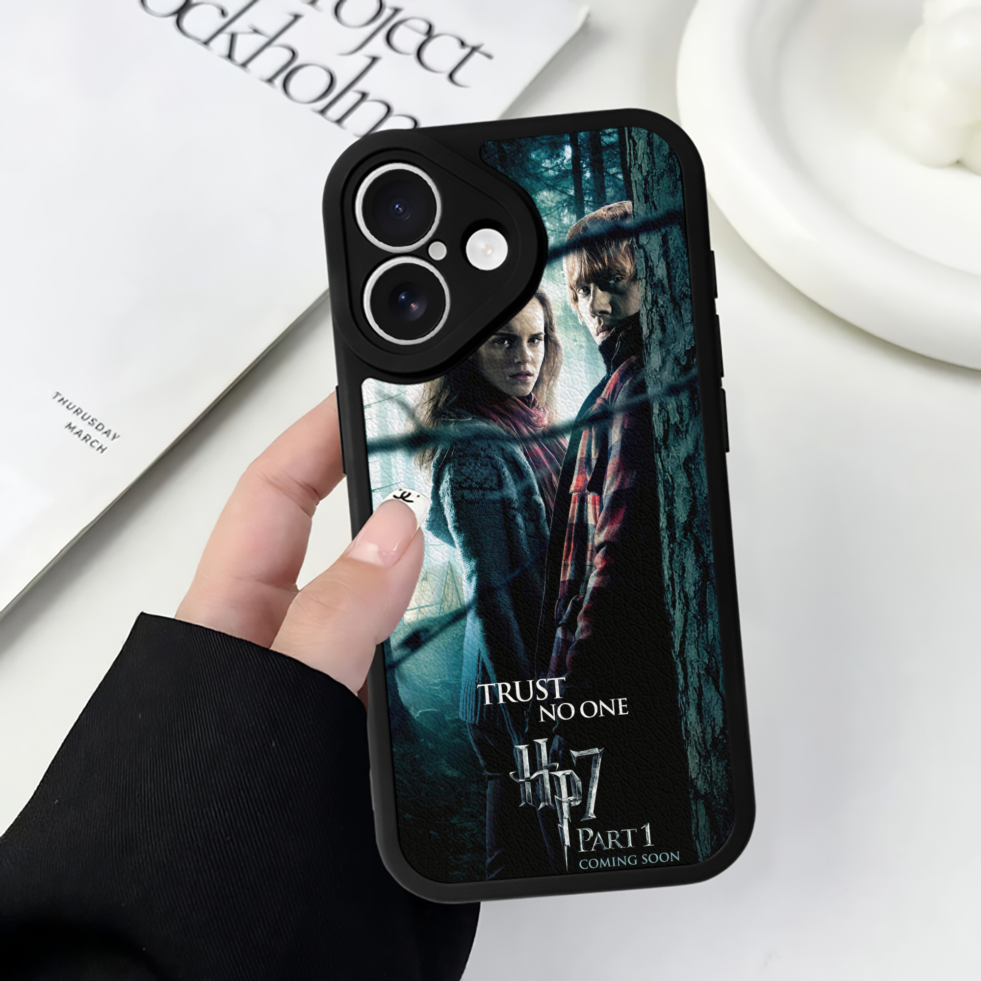 （画像用） Harry Potter ハリー・ポッターシリーズ 【iPhone 16シリーズ対応】シリコンスマホケース（レザー調） 材質：シリコン